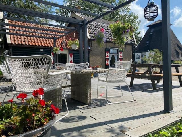 De Ouwe Meulen Villa Bleskensgraaf Kamer foto